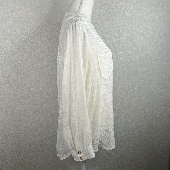 Democracy White Crushed Velvet Button Down Classic Long Sleeve Top Size Large - Picture 4 of 6